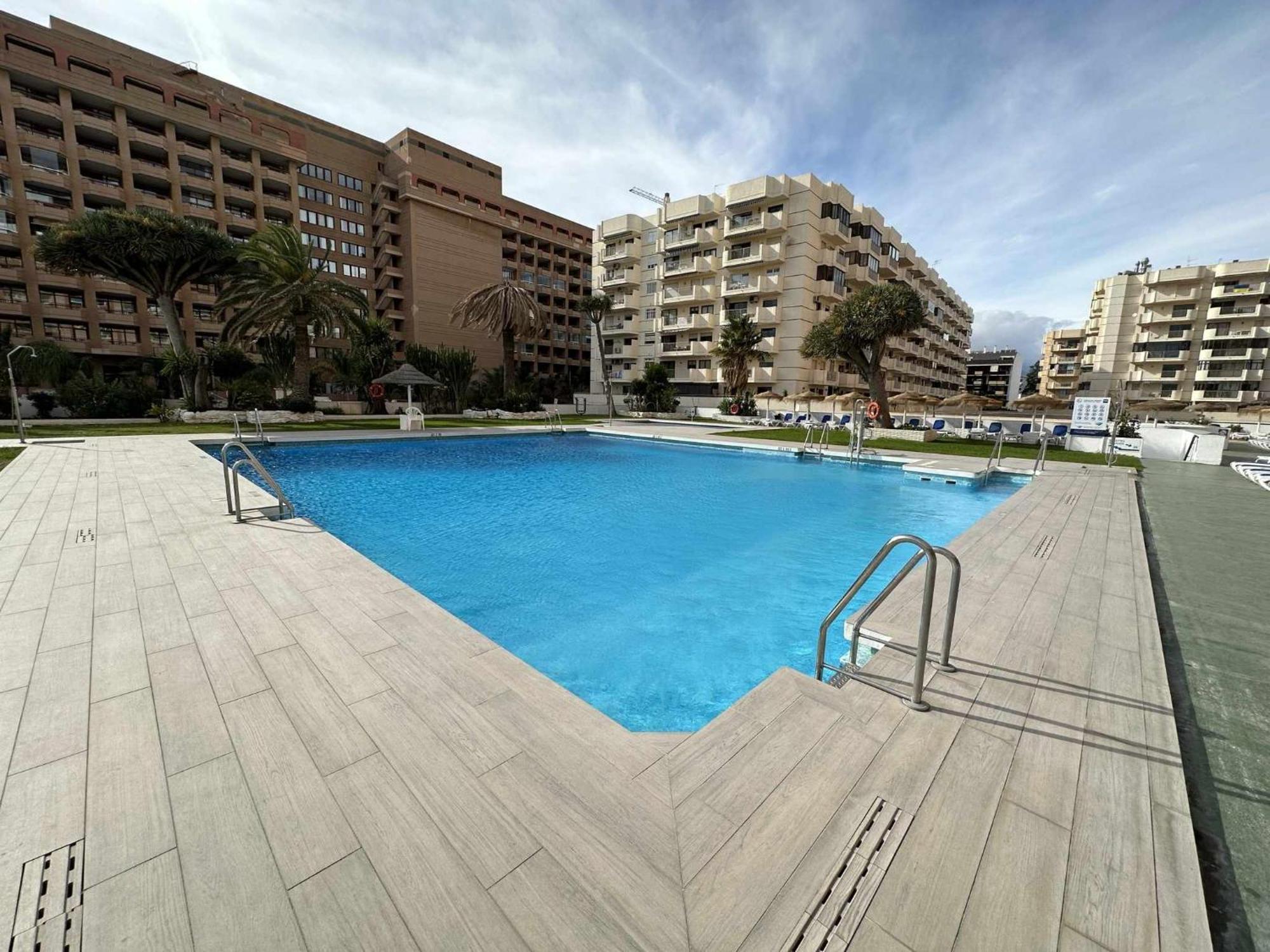 Estudio Pyr Privado Frente Al Puerto De 푸엔히롤라 외부 사진