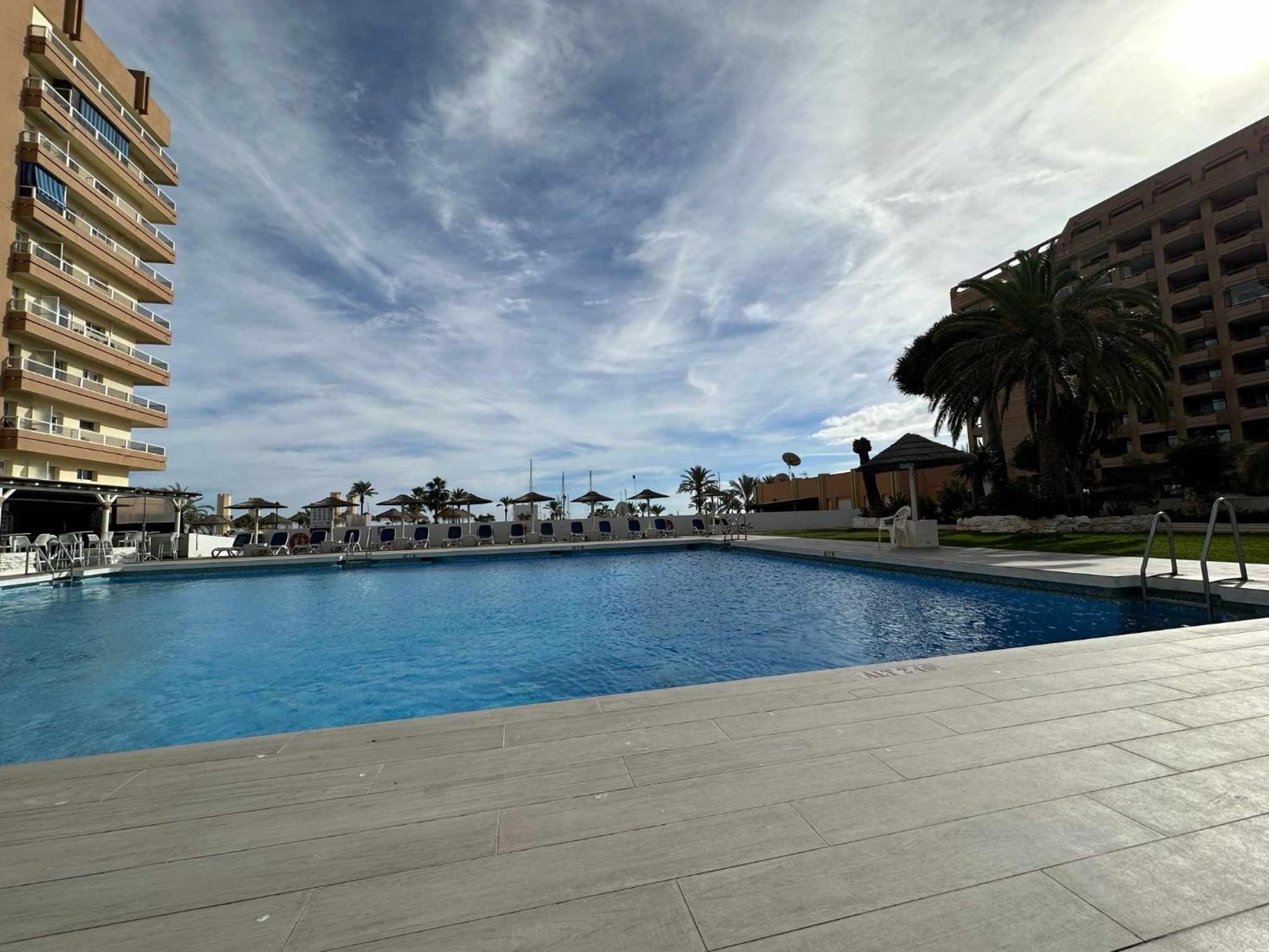 Estudio Pyr Privado Frente Al Puerto De 푸엔히롤라 외부 사진