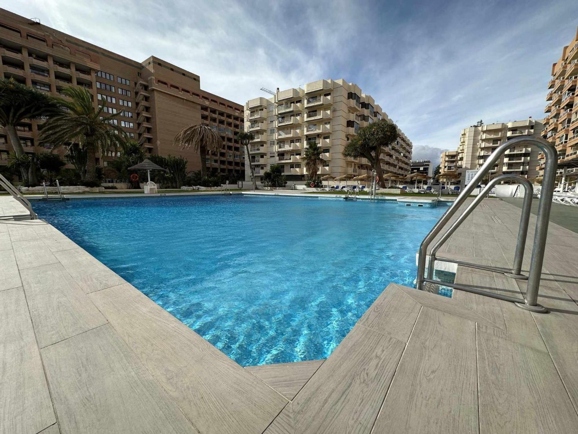 Estudio Pyr Privado Frente Al Puerto De 푸엔히롤라 외부 사진